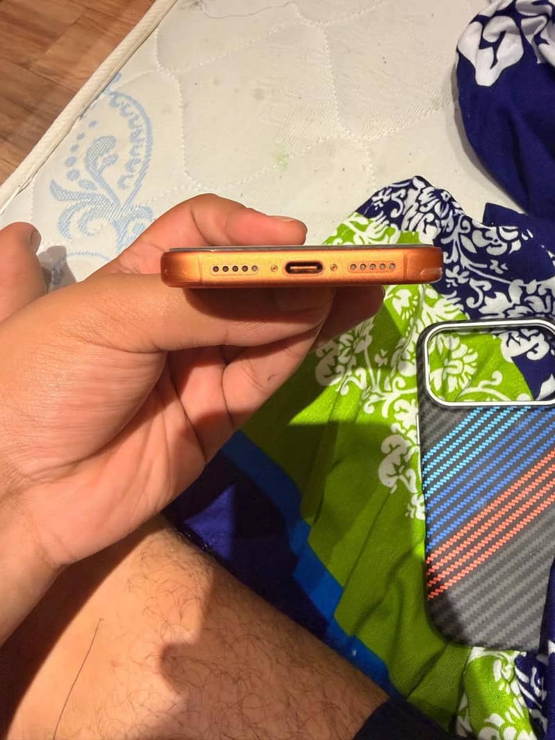 Apple iphone 17Pro 4