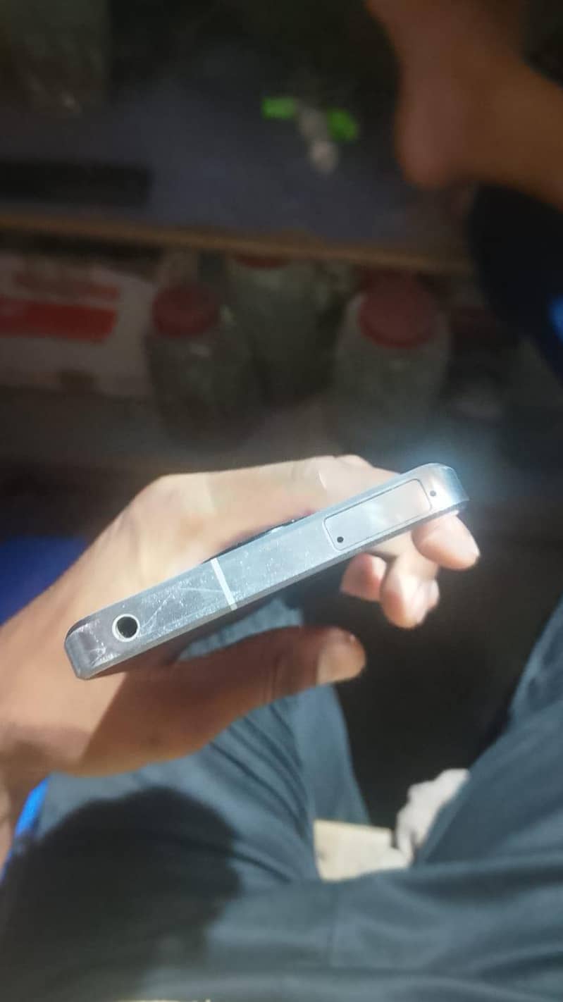 Sharp Aquos Sense7 5