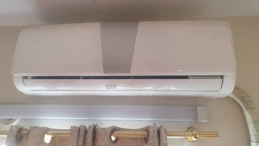 Used AC Haier. In good Physical Condition (Requires Gas)