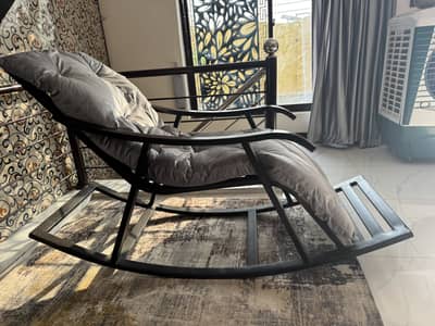 Relaxing iron chair