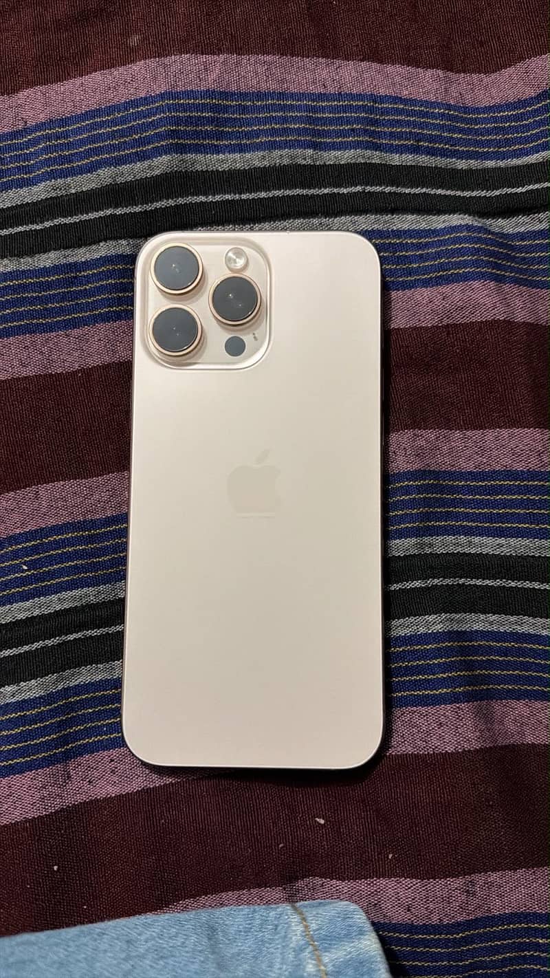 Apple iPhone 16 Pro Max 1