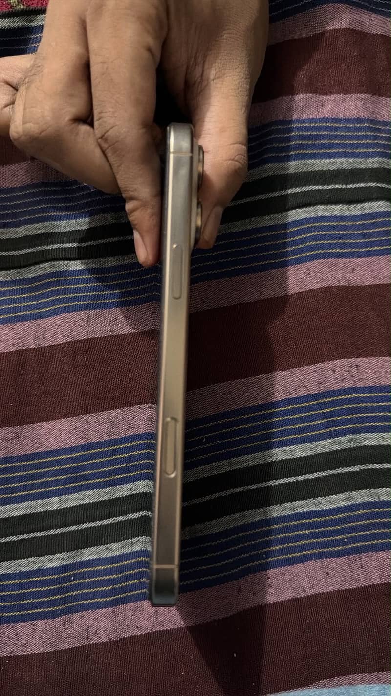 Apple iPhone 16 Pro Max 3