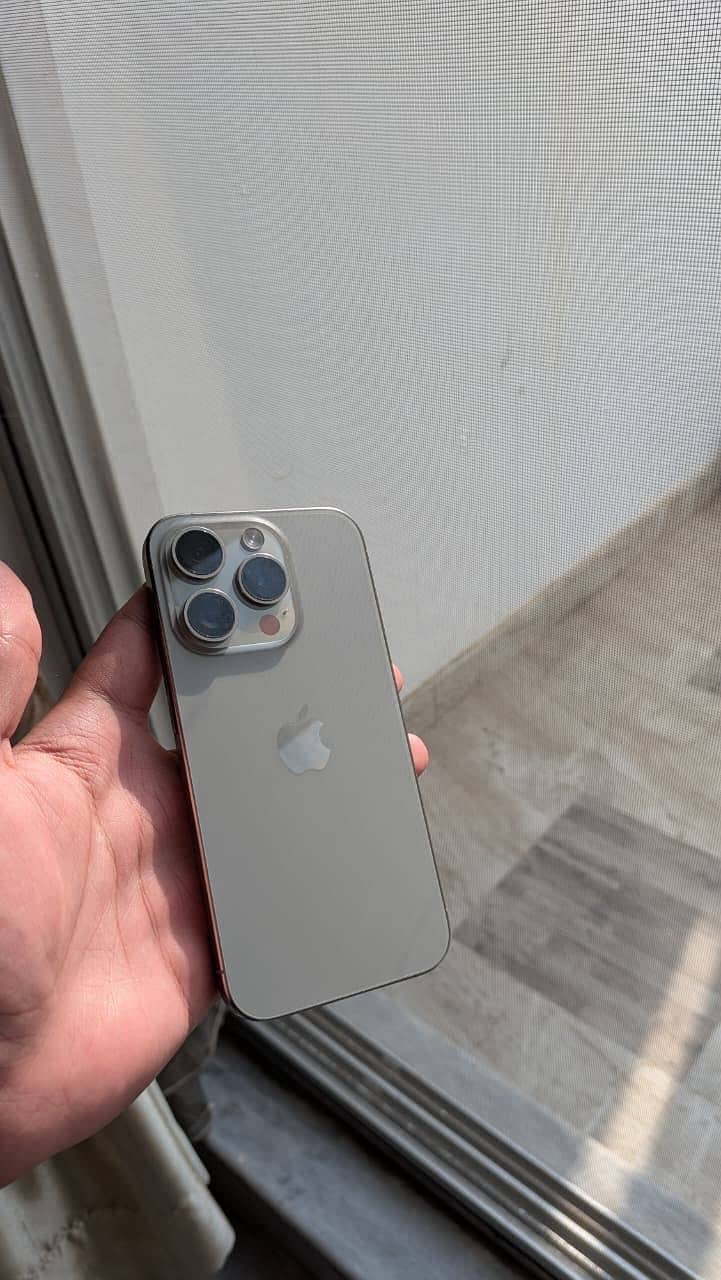 Apple iPhone 15 Pro 0