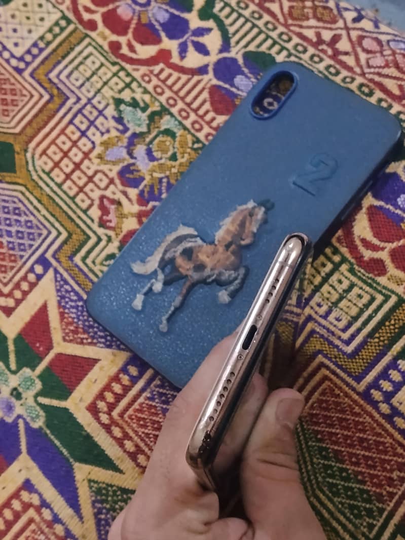 Apple iPhone XS Max 3