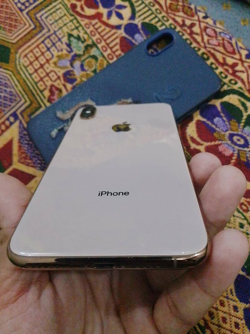 Apple iPhone XS Max 5