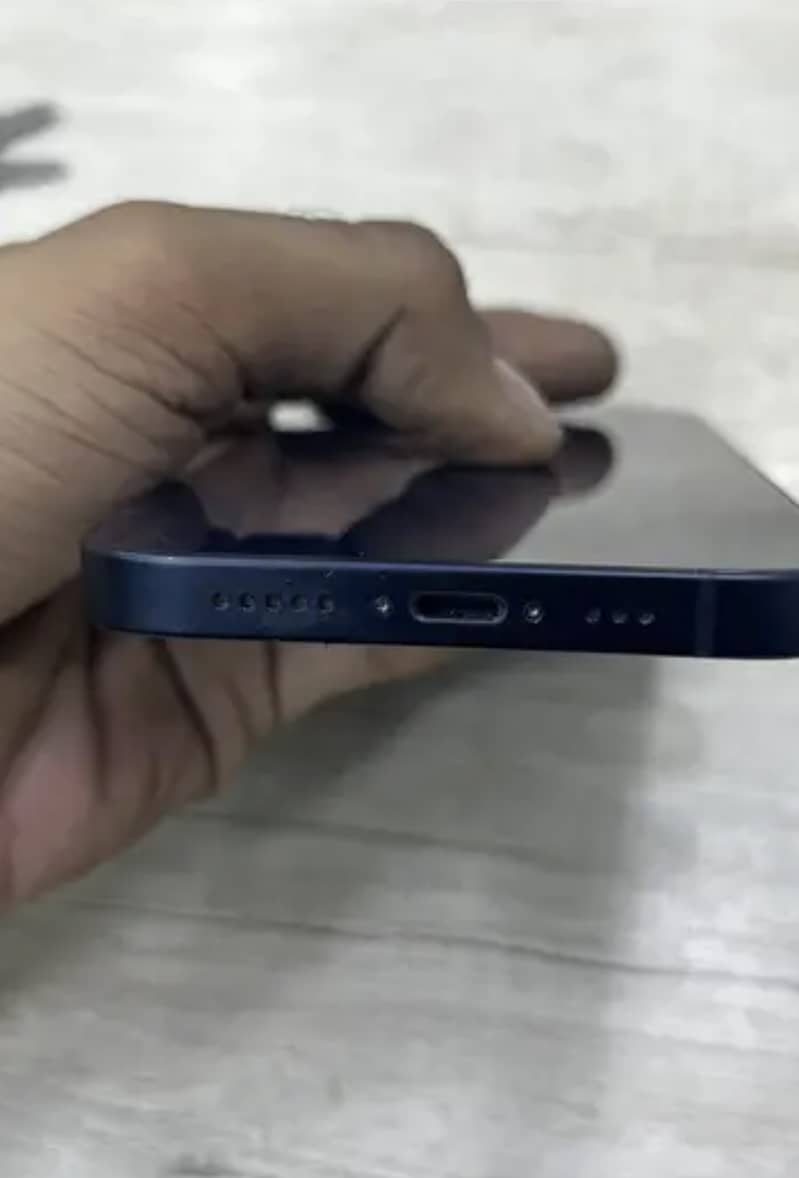 Apple iPhone 13 1