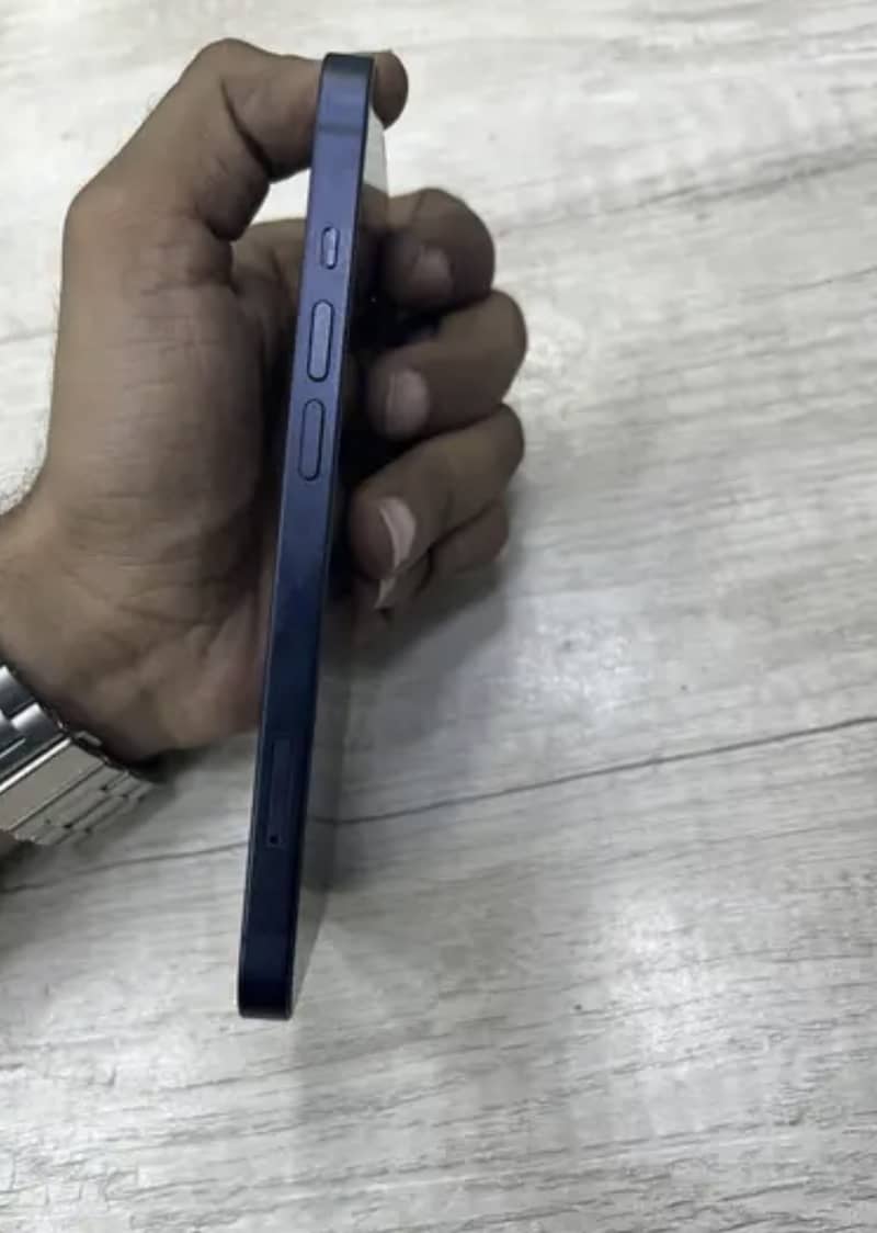 Apple iPhone 13 2