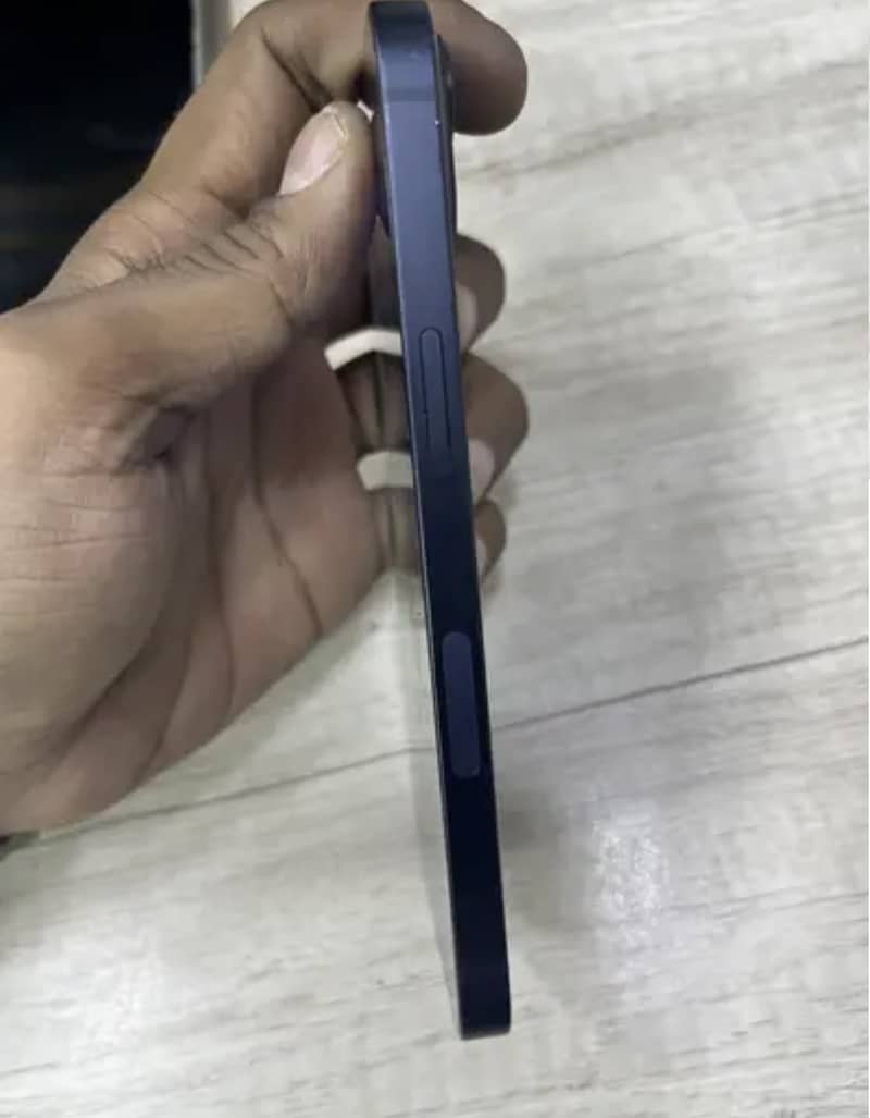 Apple iPhone 13 3