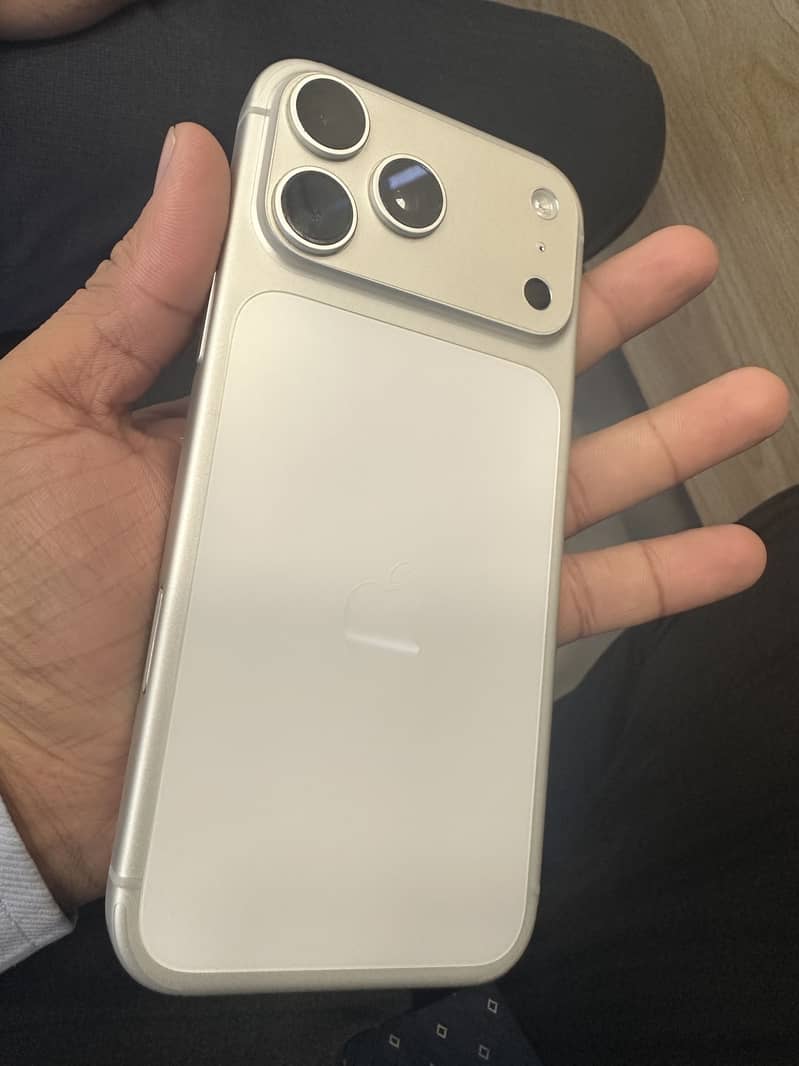 Apple iPhone 17 Pro Max 0