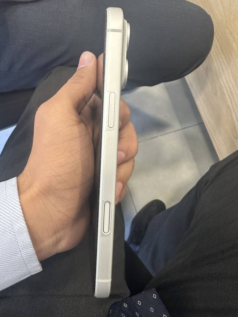 Apple iPhone 17 Pro Max 4