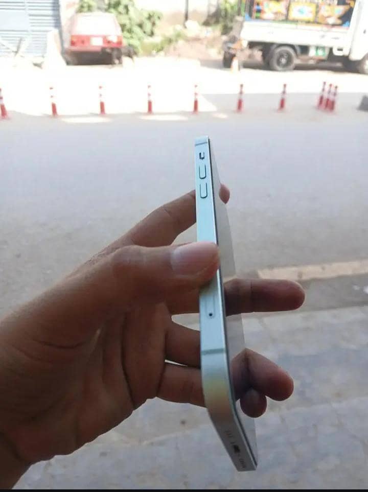 Apple iPhone 12 1