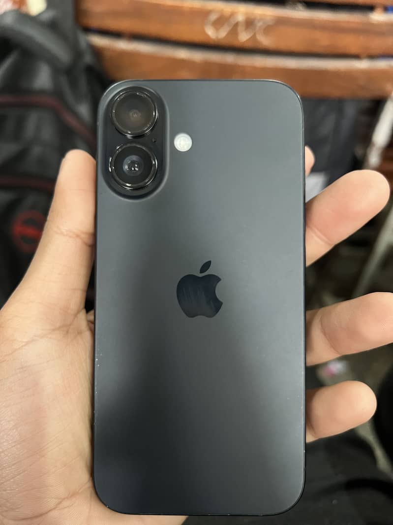Apple iPhone 16 0