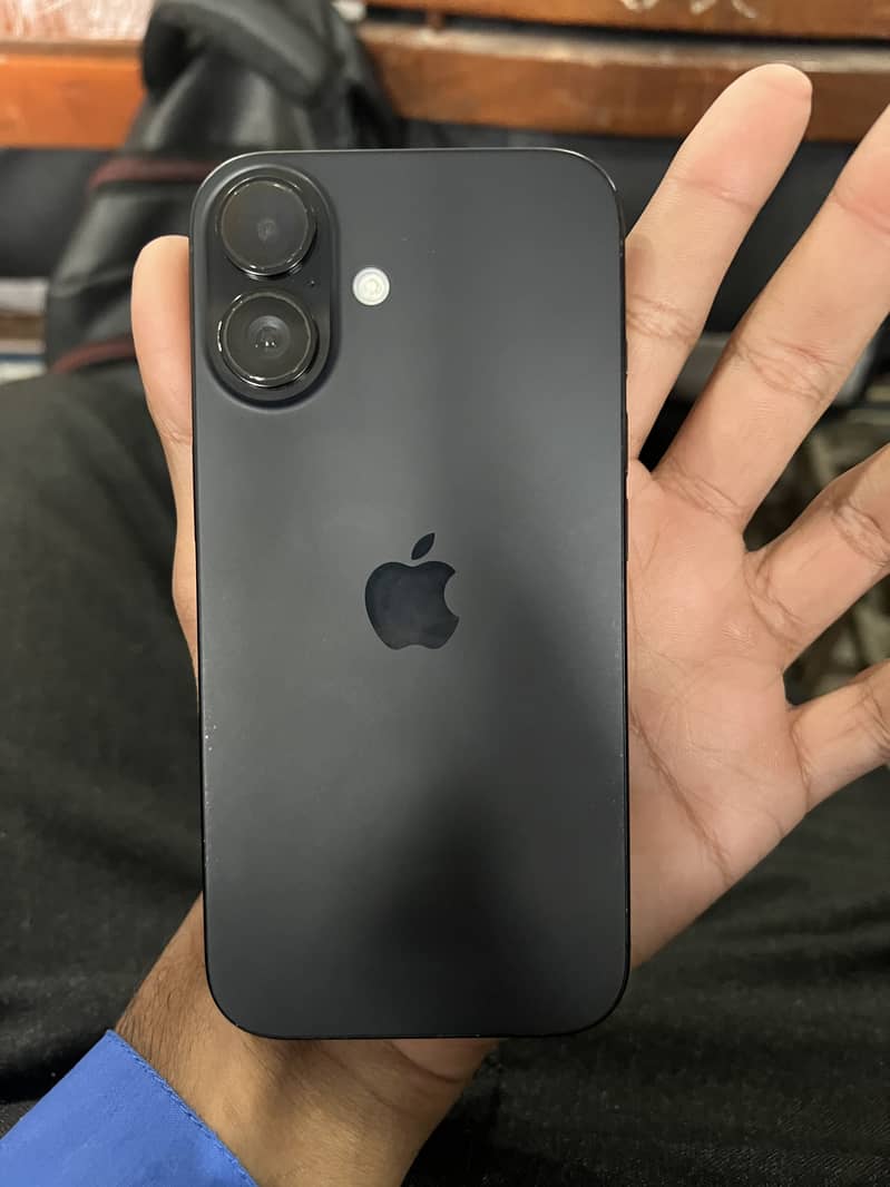 Apple iPhone 16 1