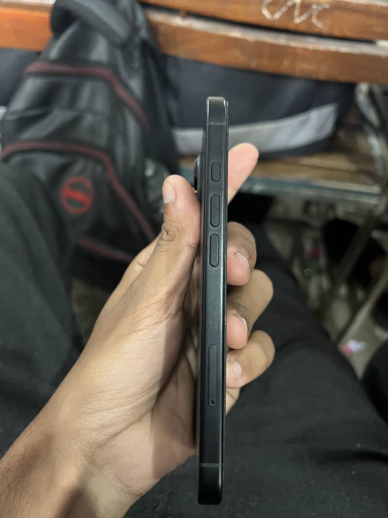 Apple iPhone 16 2
