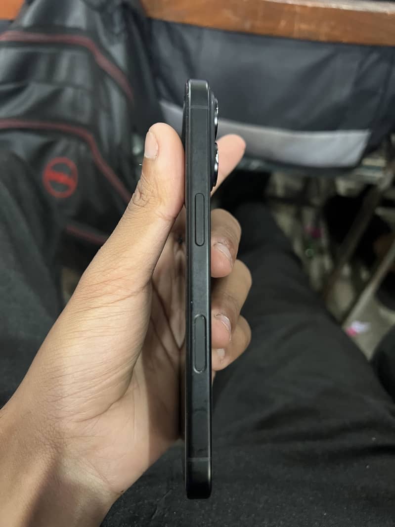 Apple iPhone 16 3