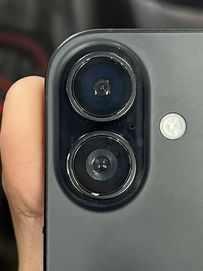 Apple iPhone 16 4