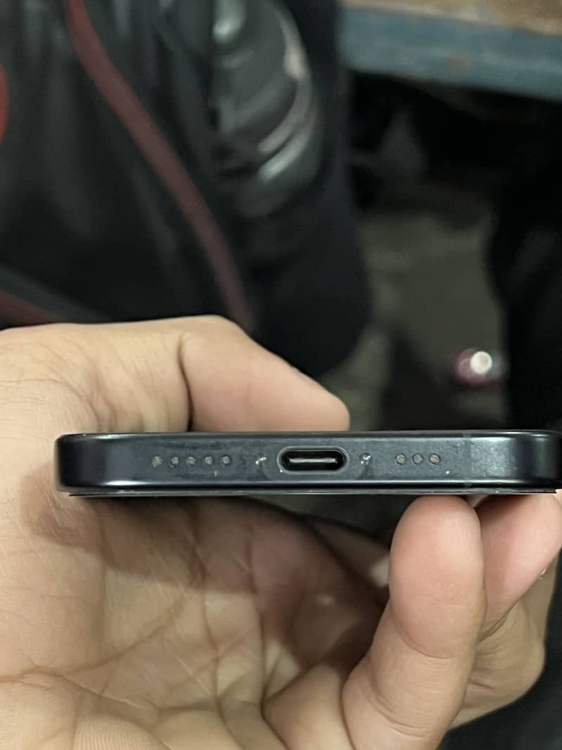 Apple iPhone 16 5