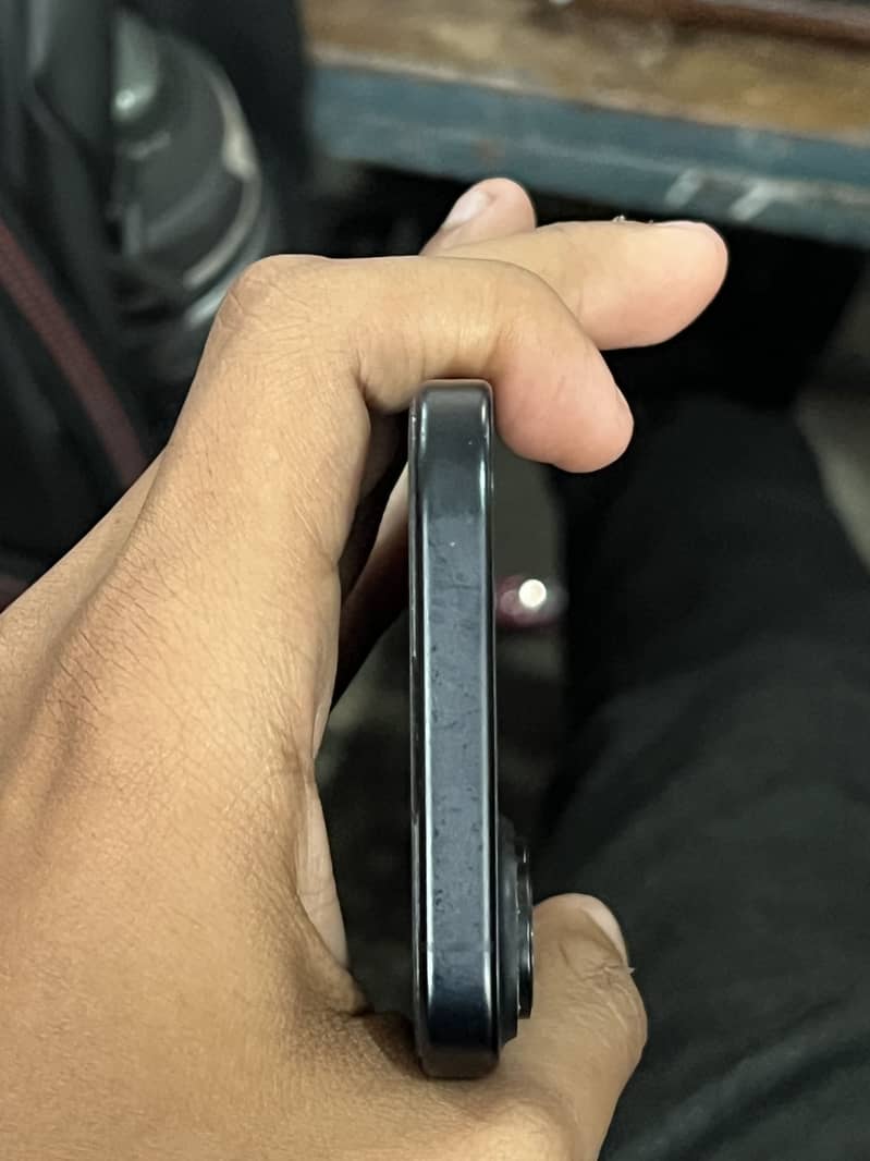 Apple iPhone 16 7