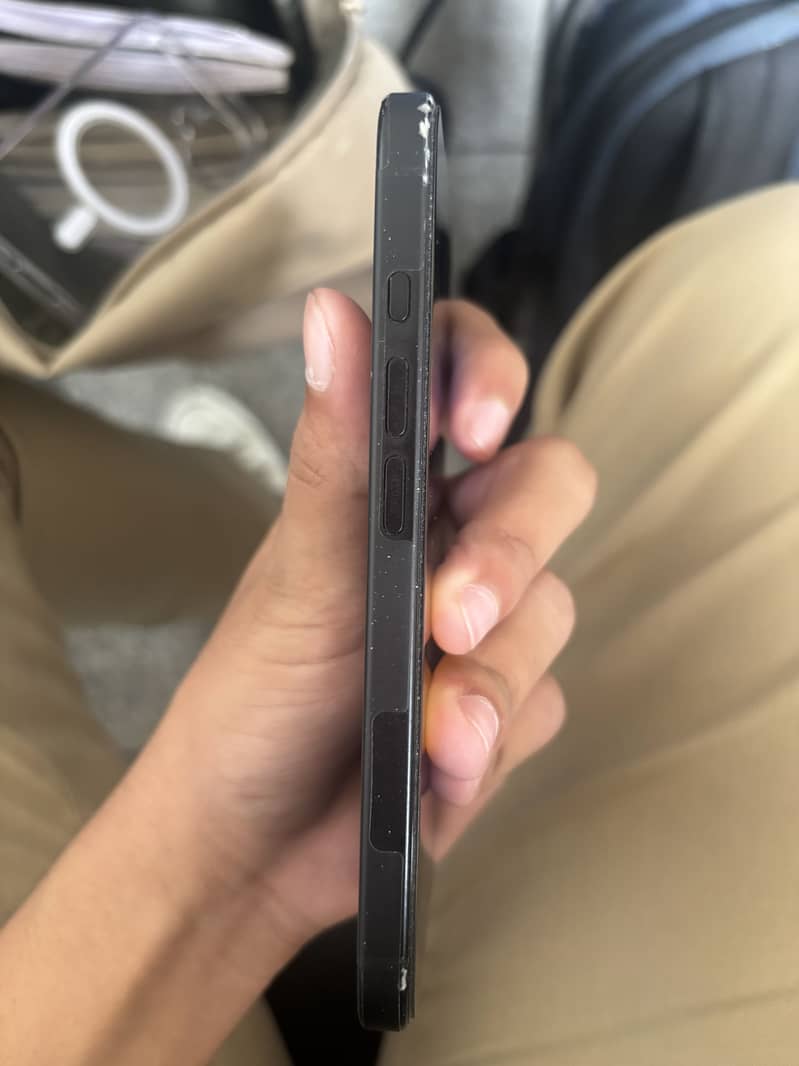 iPhone 16 4