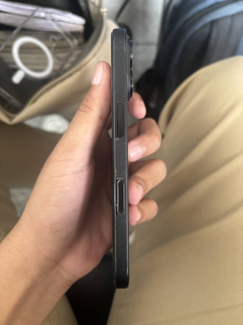 iPhone 16 6
