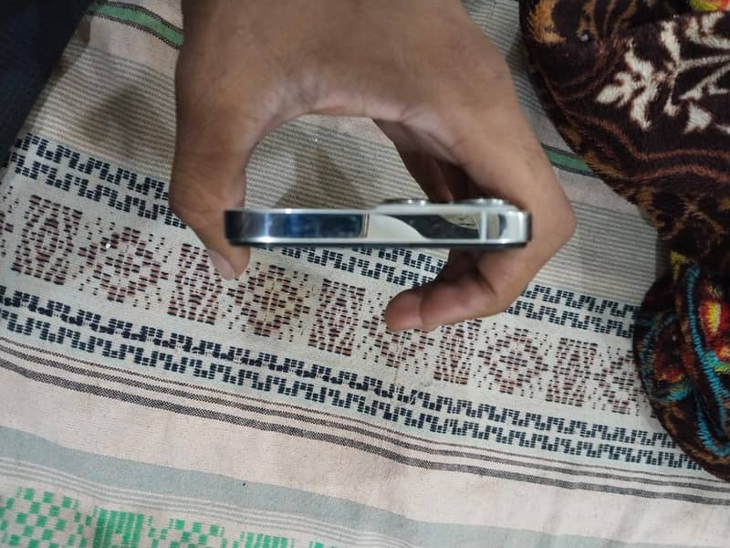 Apple iPhone 13 Pro Max 3