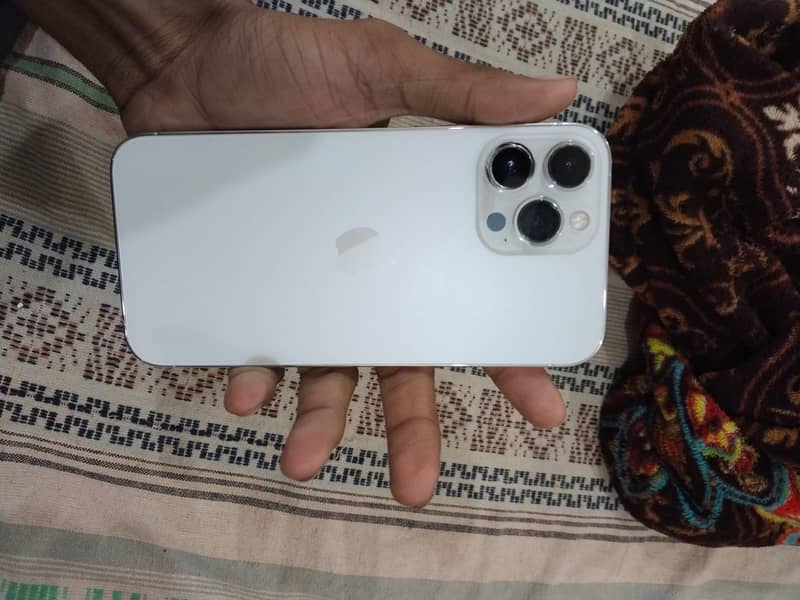 Apple iPhone 13 Pro Max 4