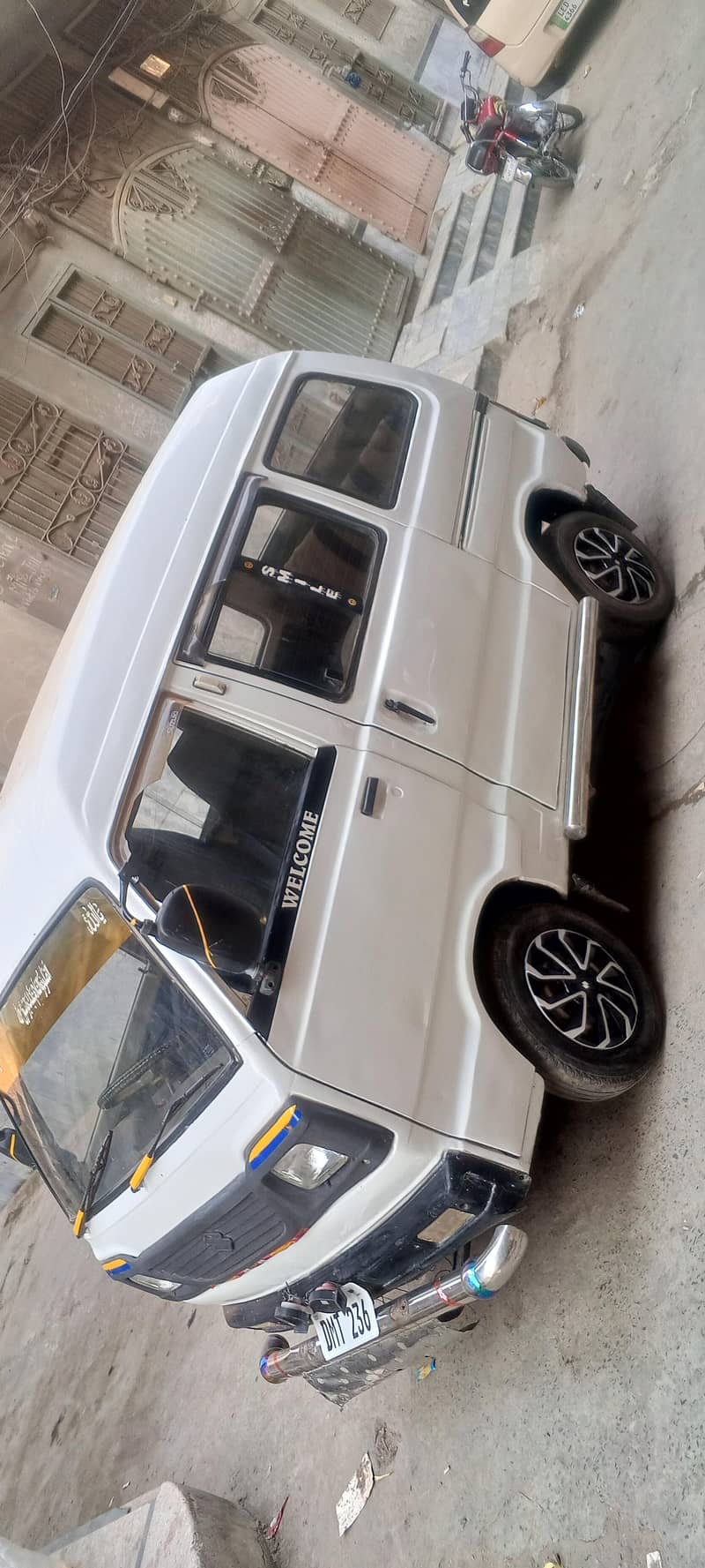 Suzuki bolan 4