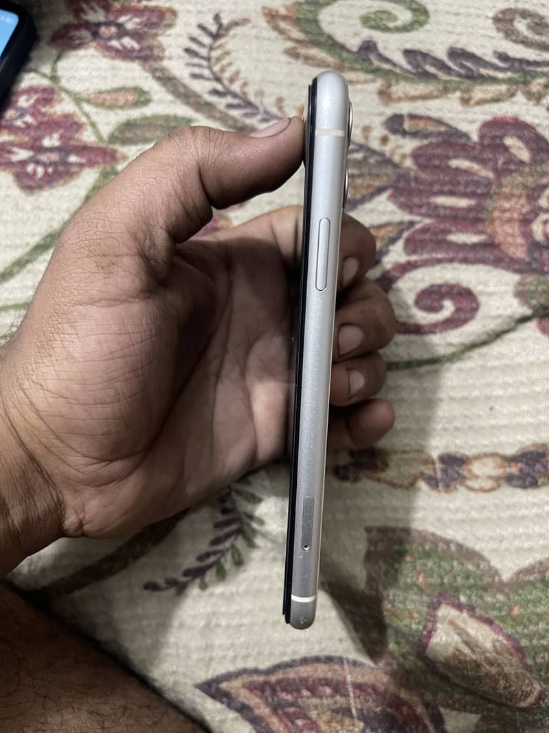 Apple iPhone 11 3