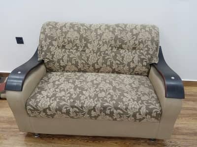 Good looking neat and clean sofa set 6 seater I. e. 3 2 1 pieces f