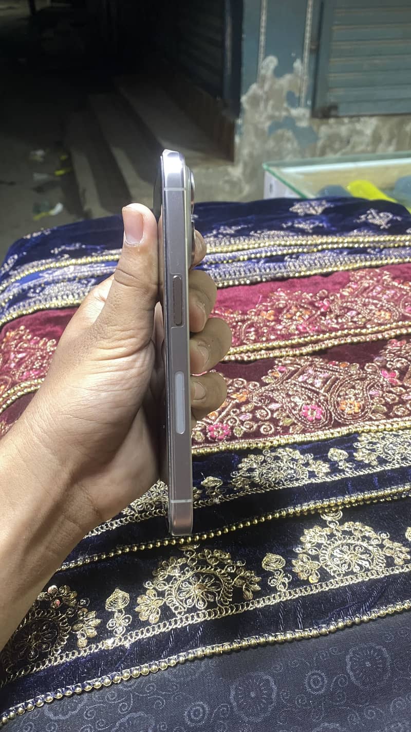 Apple iPhone 15 Pro 1
