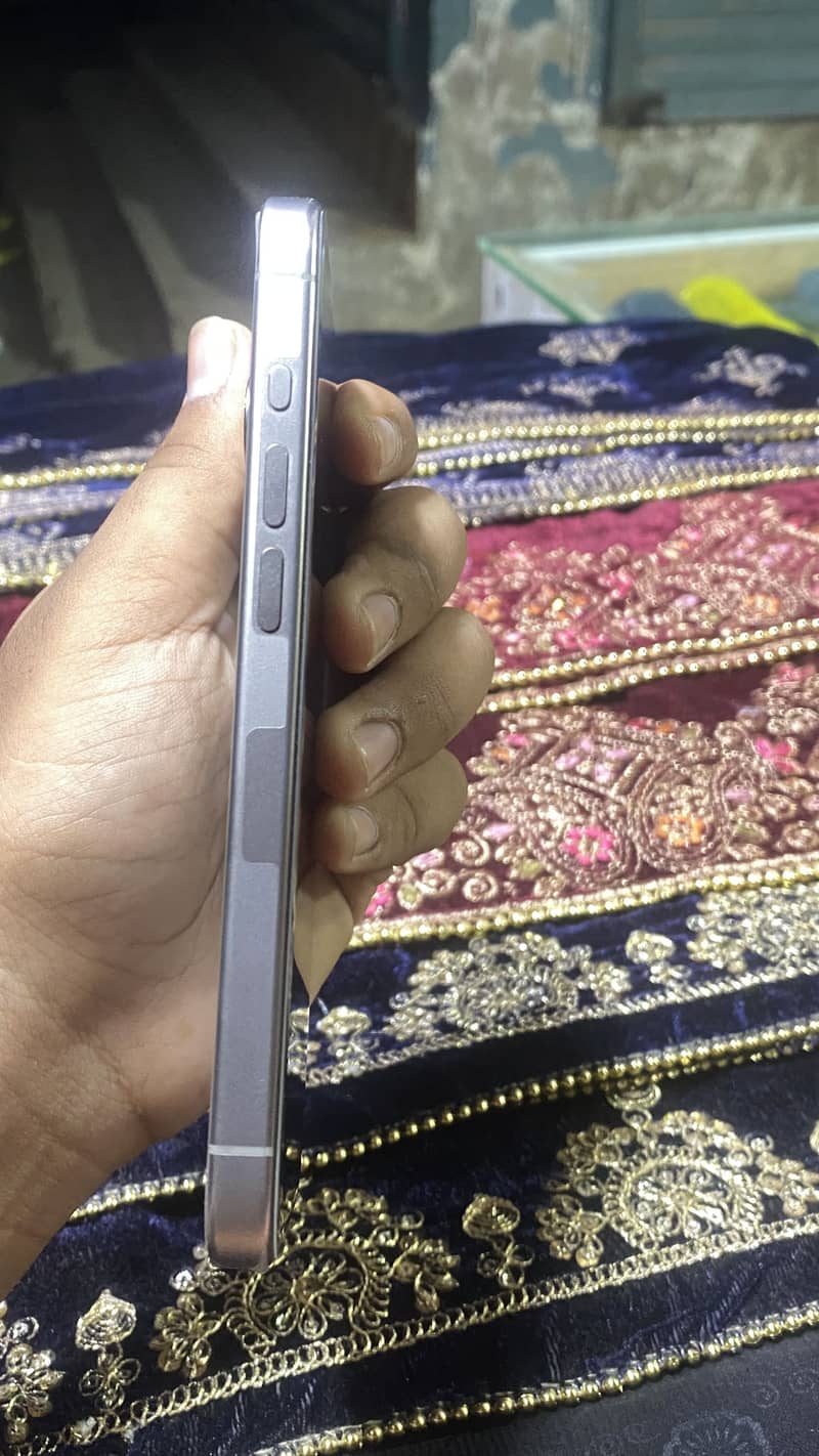Apple iPhone 15 Pro 3