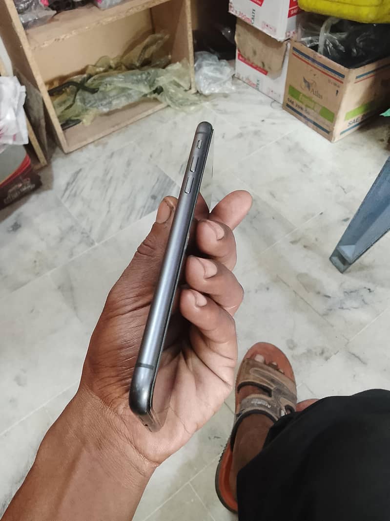 Apple iPhone 11 3