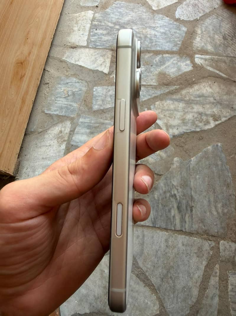 Apple iPhone 17 Pro Max 3