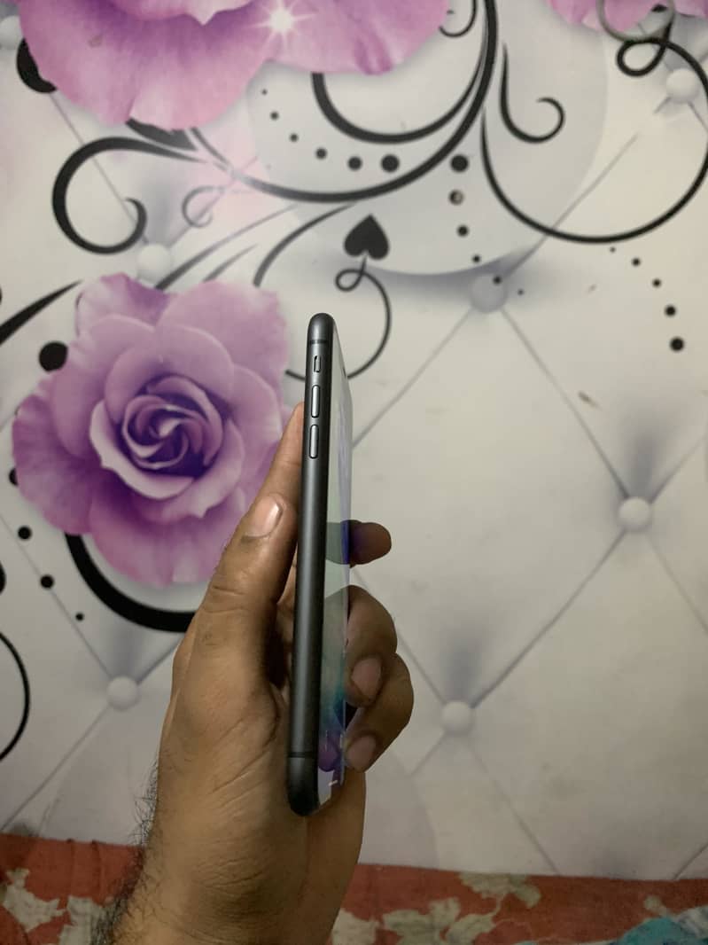 Apple iPhone 11 6