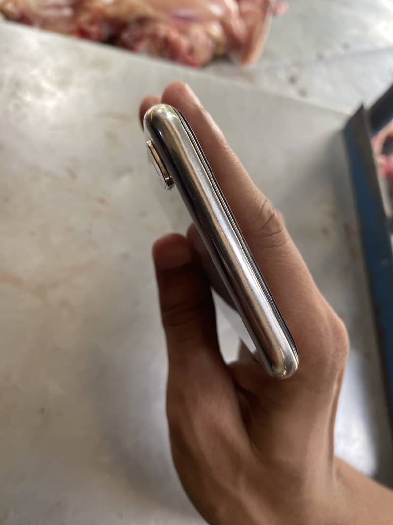 Apple iPhone X 5