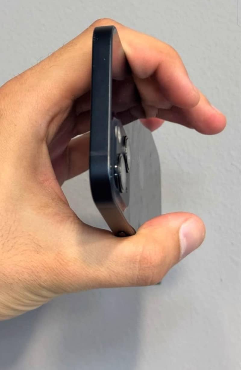 Apple iPhone 13 2