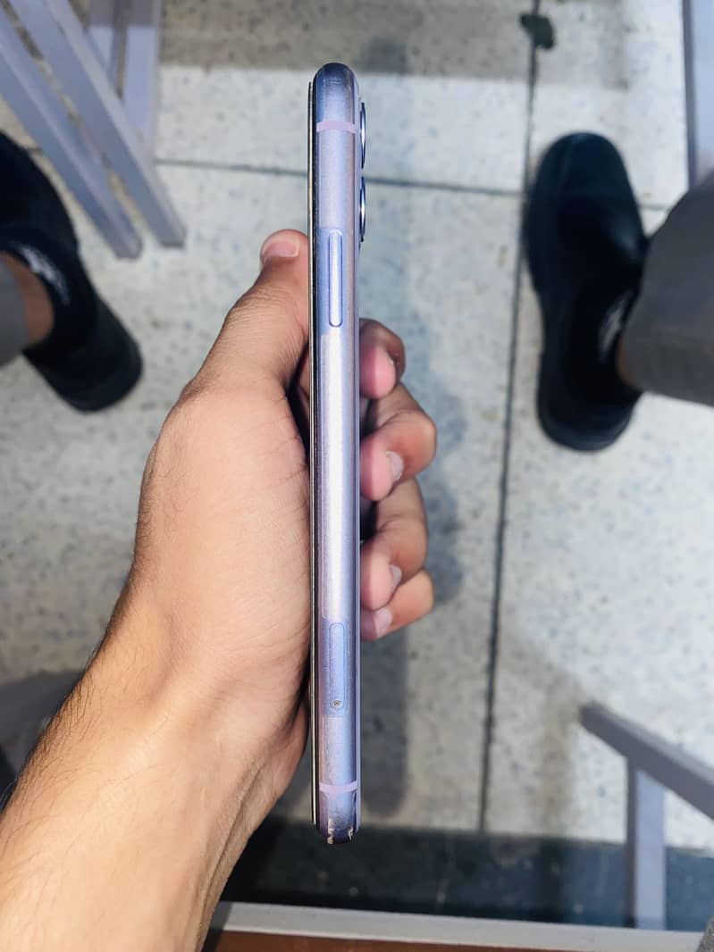 Apple iPhone 11 4