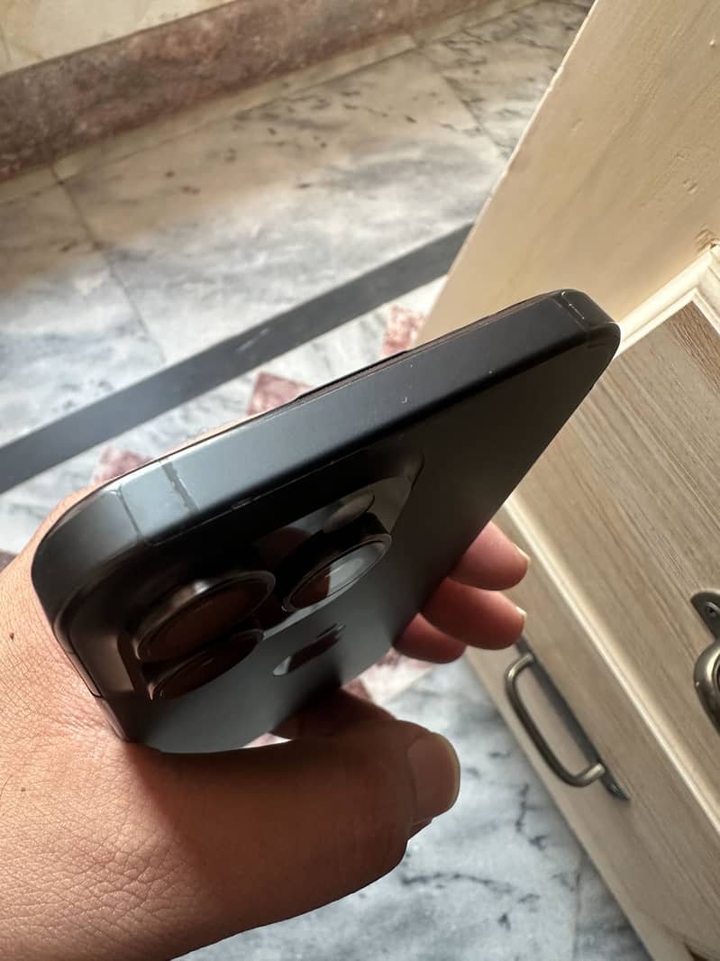 Apple iPhone 15 Pro Max 3