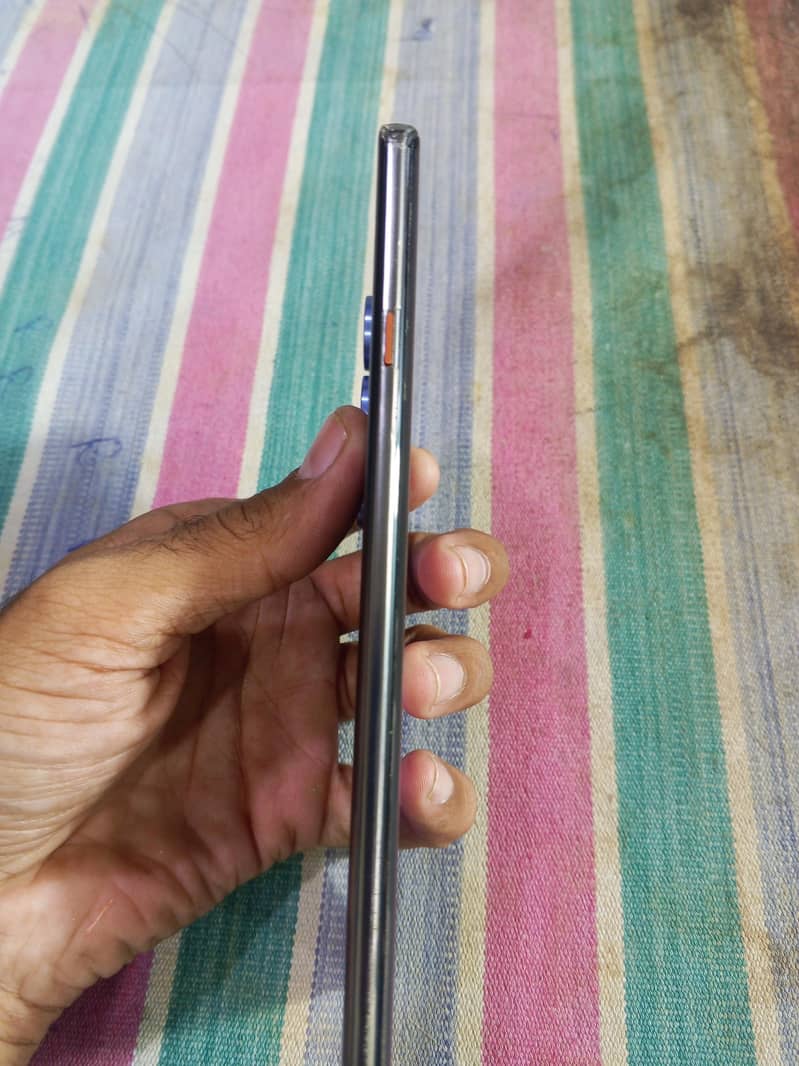 Tecno CAMON 40 Pro 4