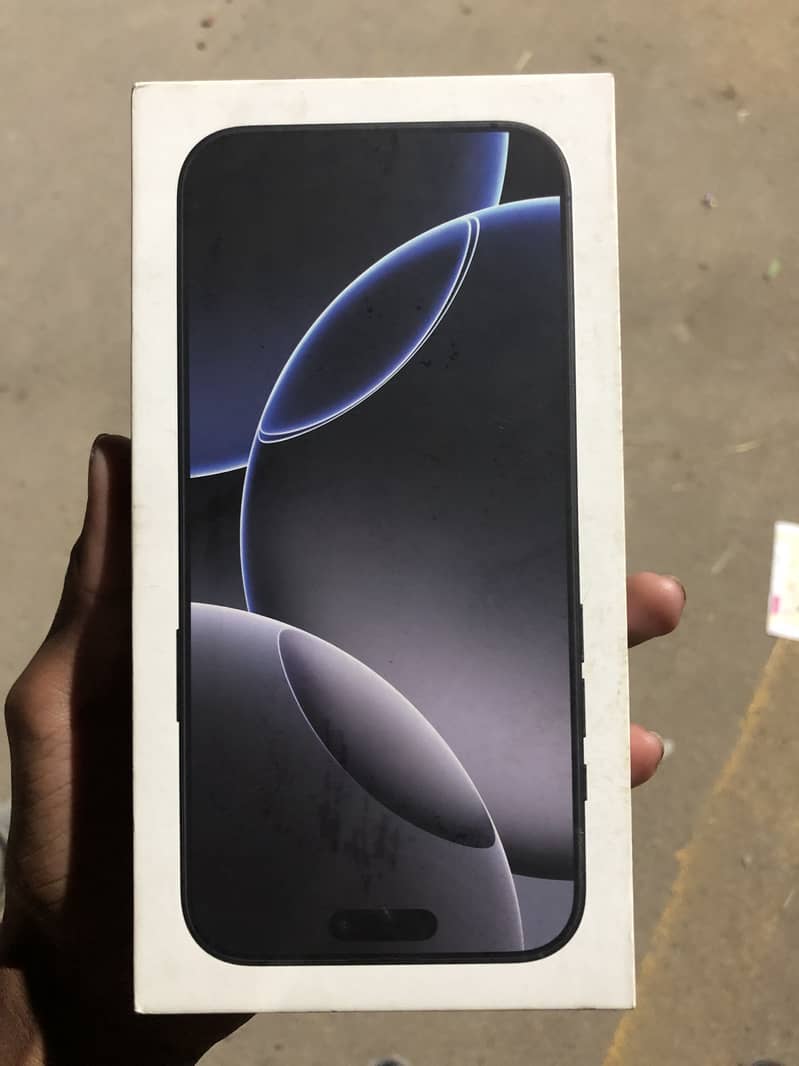 Apple iPhone 16 Pro Max 4