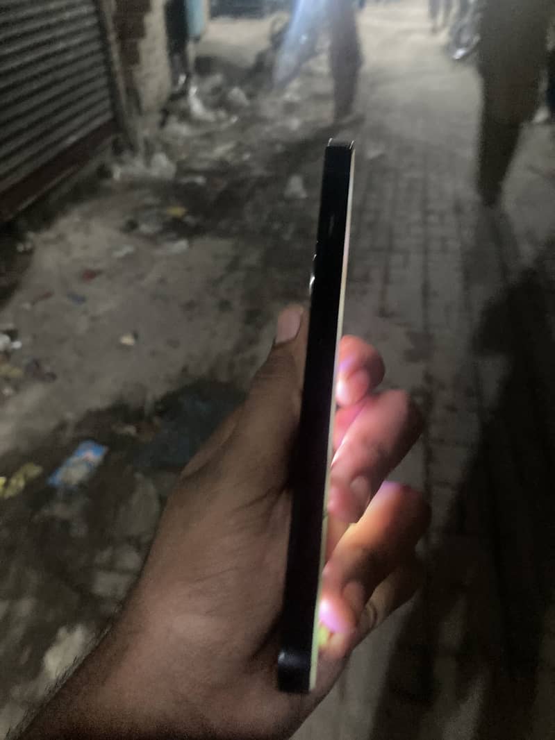 Apple iPhone 13 5