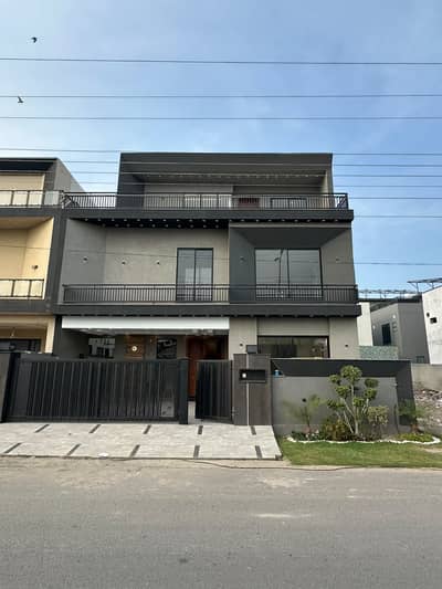 Prime Location House Of 10 Marla Is Available For Sale