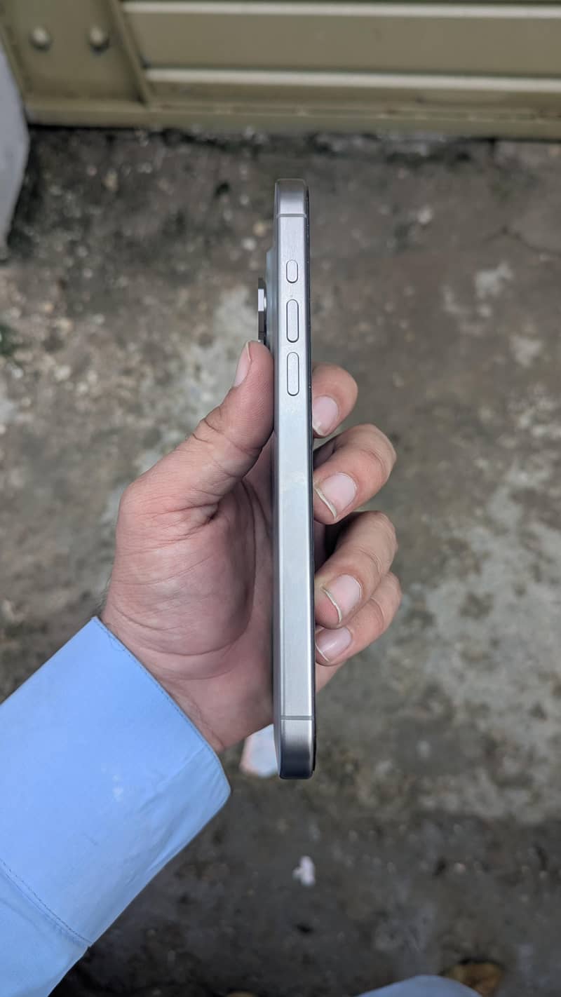 Apple iPhone 15 Pro Max 1