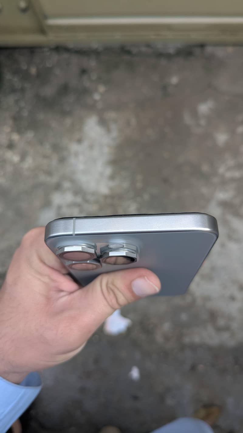 Apple iPhone 15 Pro Max 2