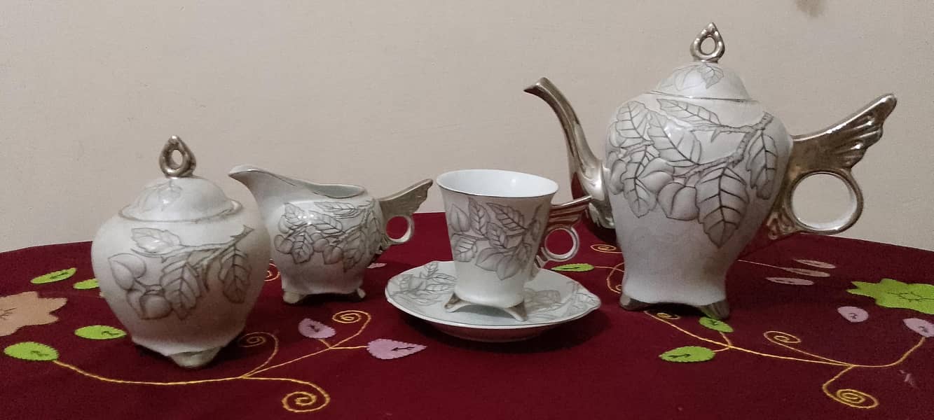 Beautiful tea set 0
