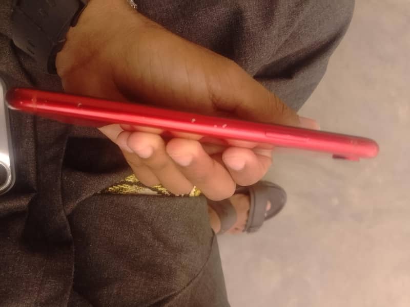Apple iPhone XR 7