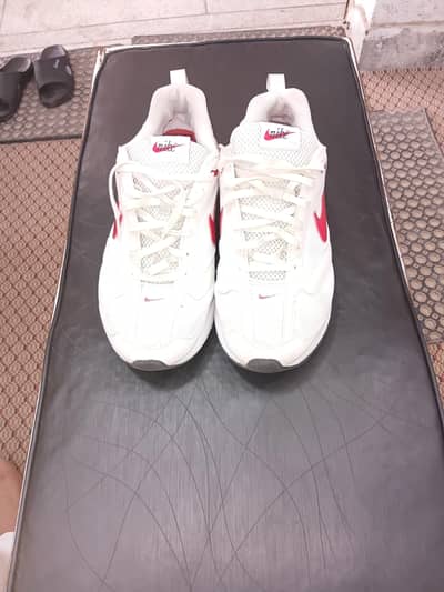 original Nike shoes 8.5 number behtrren condition 10/10
