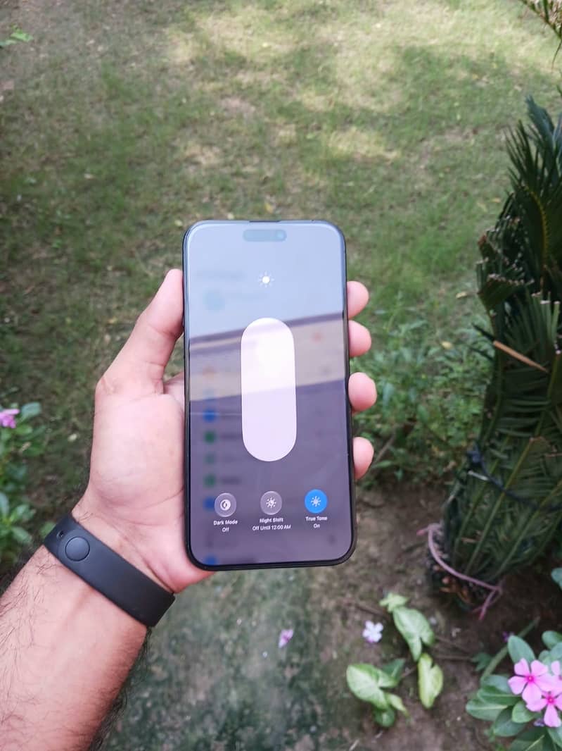 Apple iPhone 15 Pro Max 2