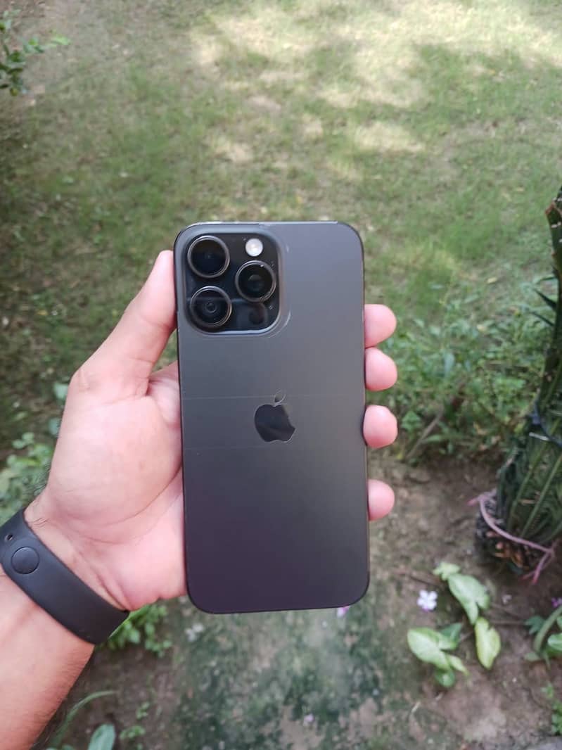 Apple iPhone 15 Pro Max 3