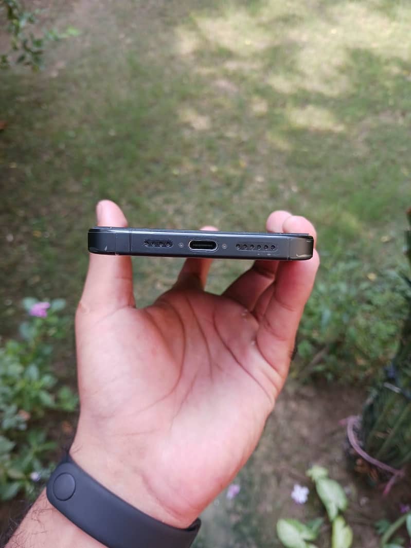 Apple iPhone 15 Pro Max 4